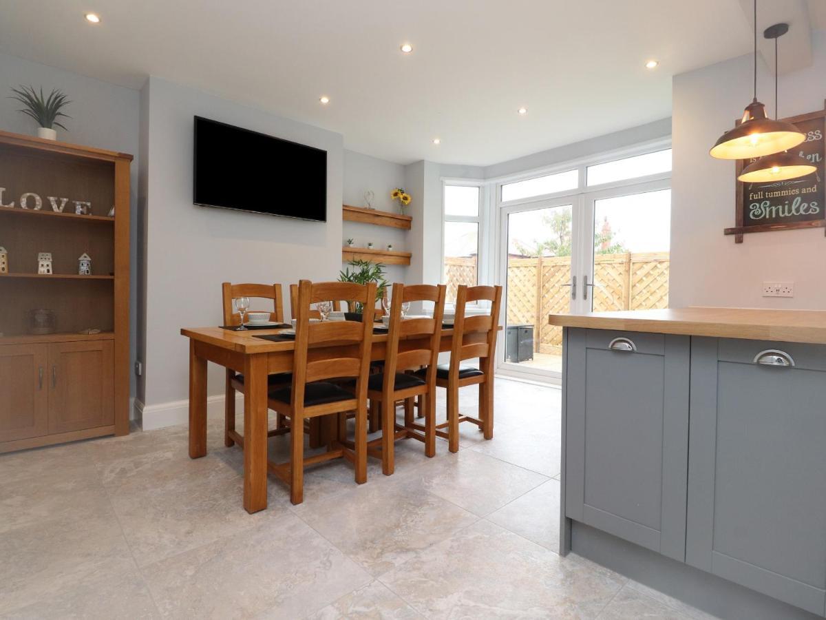 23 Ryden Avenue Villa Cleveleys Bagian luar foto