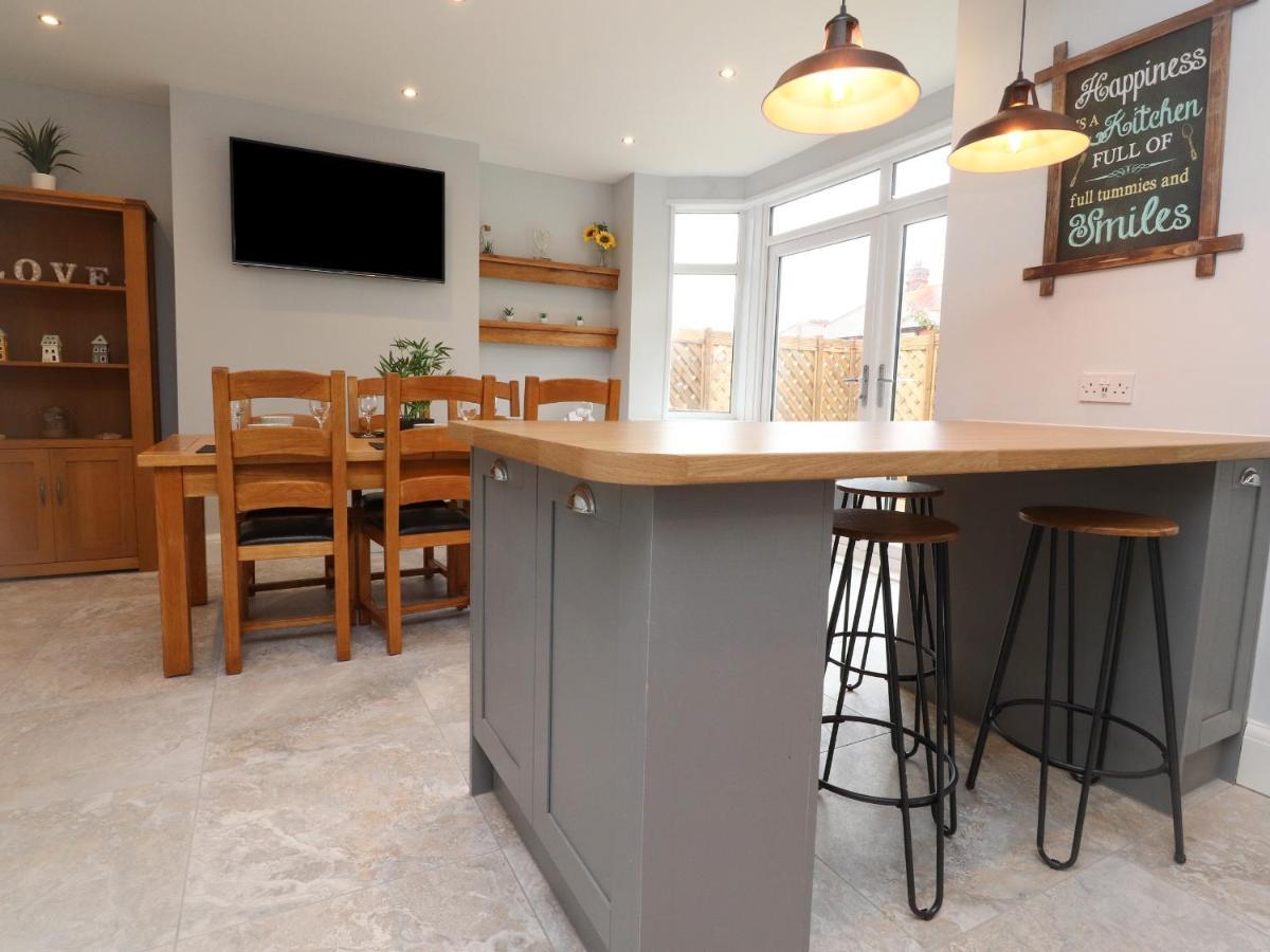 23 Ryden Avenue Villa Cleveleys Bagian luar foto