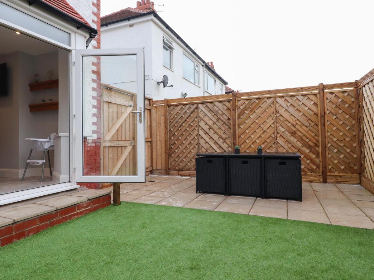 23 Ryden Avenue Villa Cleveleys Bagian luar foto