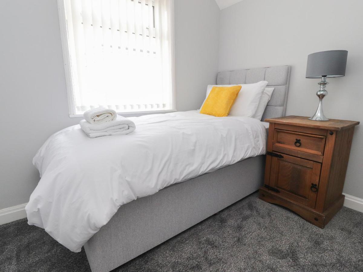 23 Ryden Avenue Villa Cleveleys Bagian luar foto